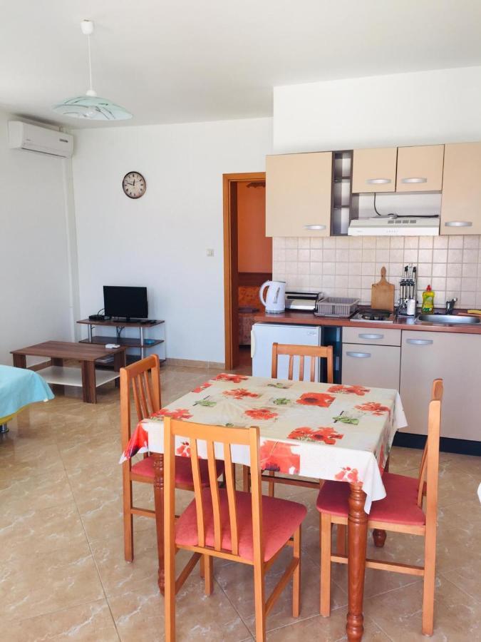 Gubo Apartment Pag Town